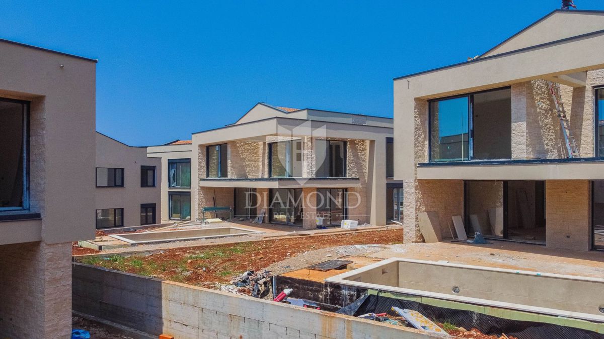 Lovrečica! Villa di lusso nel resort a pochi passi dalla spiaggia!