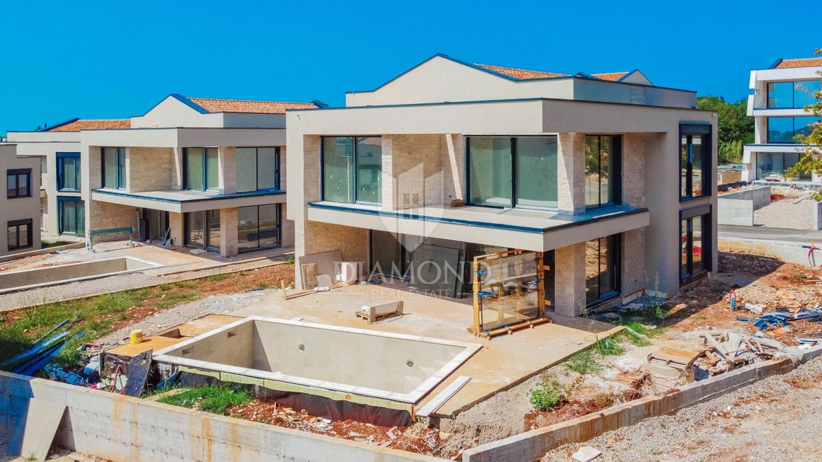 Lovrečica! Villa di lusso nel resort a pochi passi dalla spiaggia!