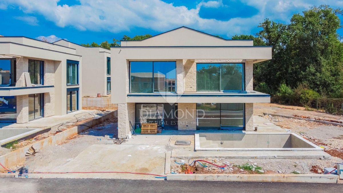 Lovrečica! Villa di lusso nel resort a pochi passi dalla spiaggia!