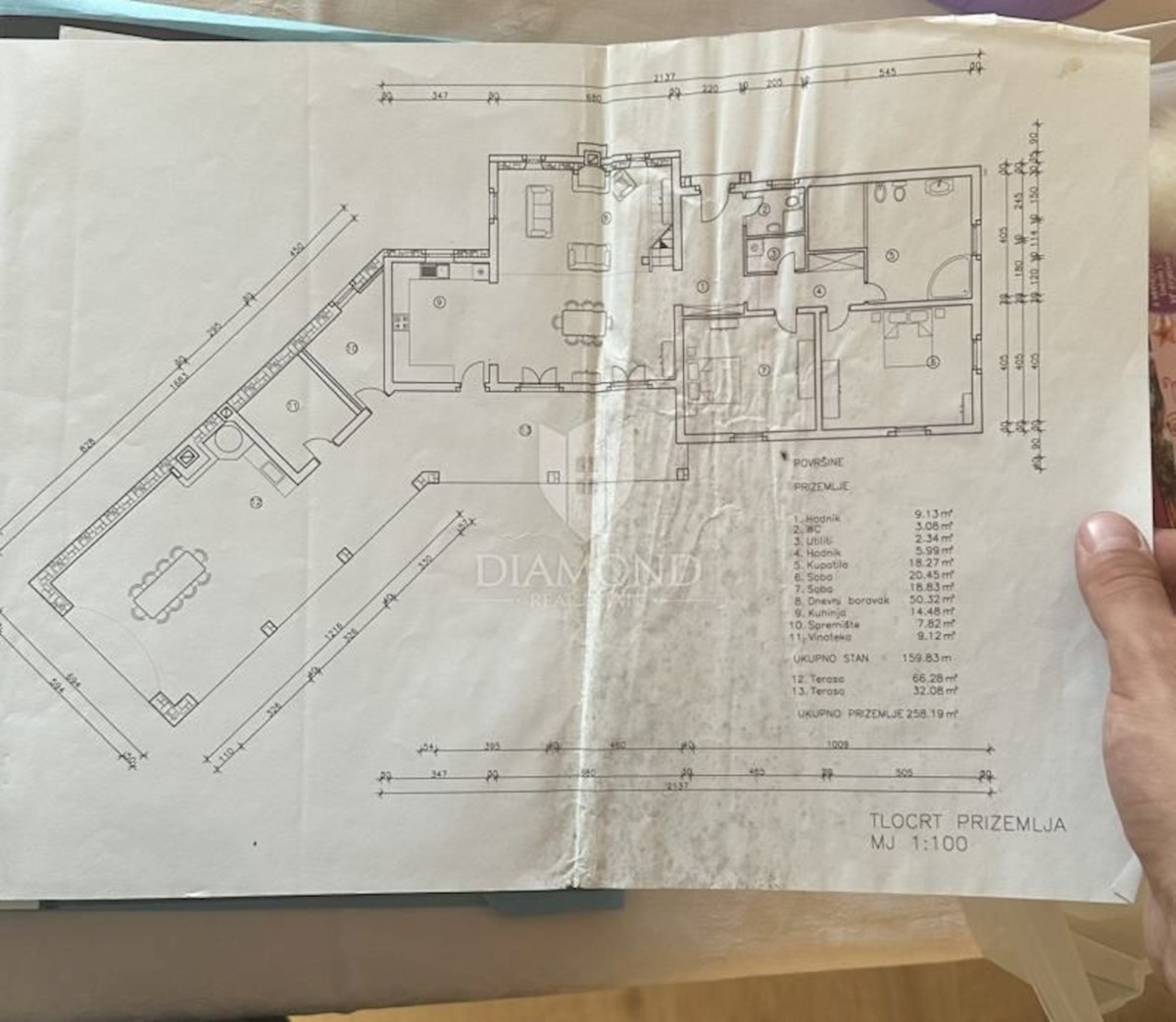 Barban, terreno edificabile con la costruzione dell'edificio iniziata