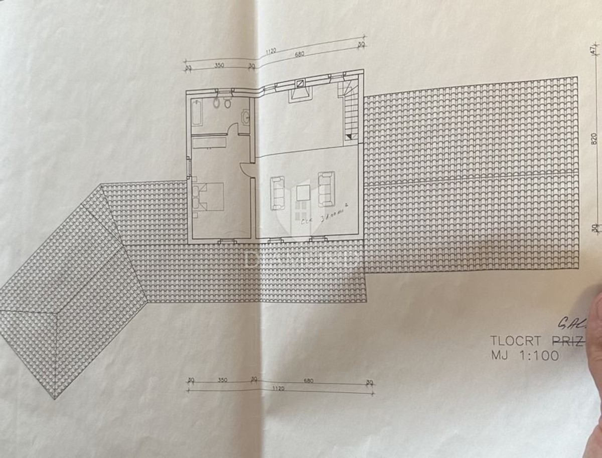 Barban, terreno edificabile con la costruzione dell'edificio iniziata