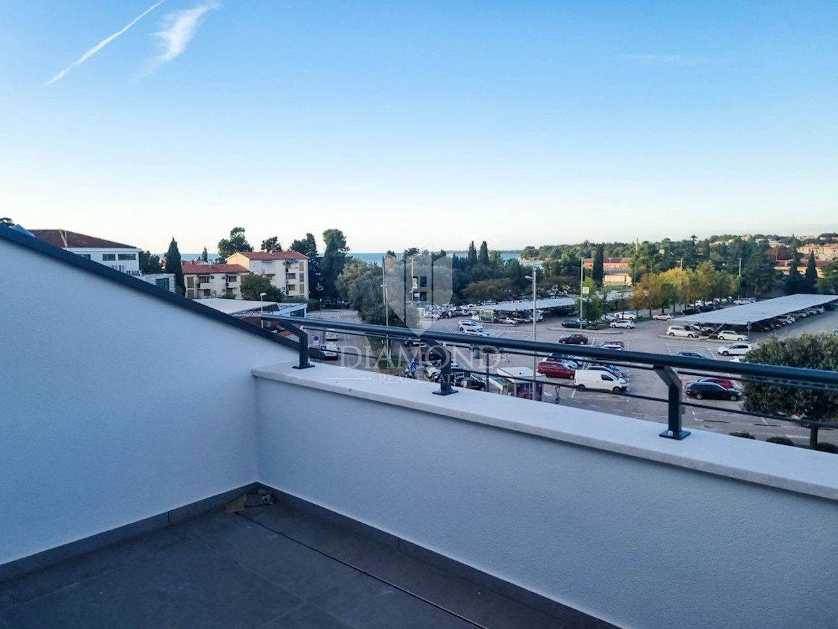 Parenzo, ATTICO nel centro della città con vista sul mare!