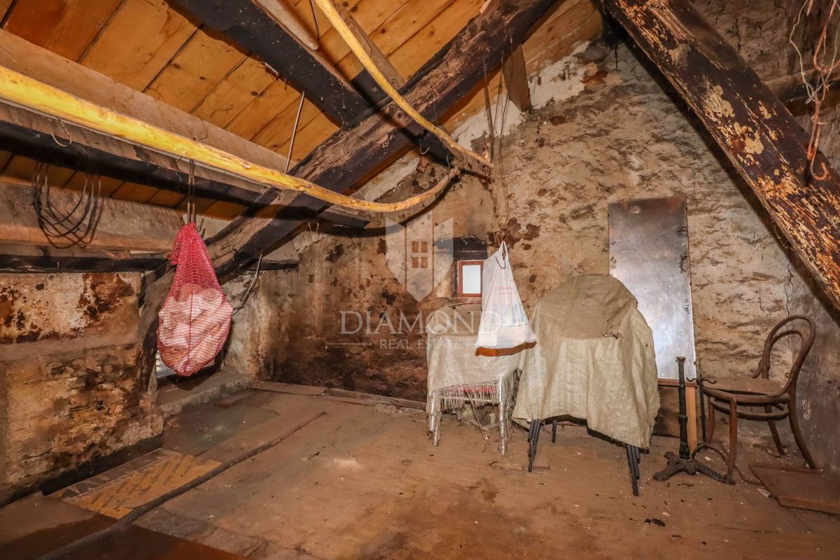 Gimino, dintorni, due case in pietra in un posto tranquillo