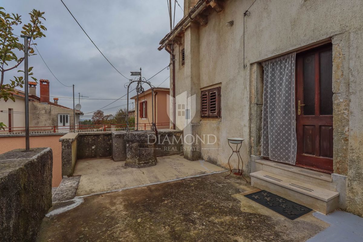 Gimino, dintorni, due case in pietra in un posto tranquillo