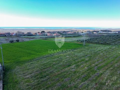 Parenzo, dintorni, 2 terreni edificabili con vista panoramica sul mare!