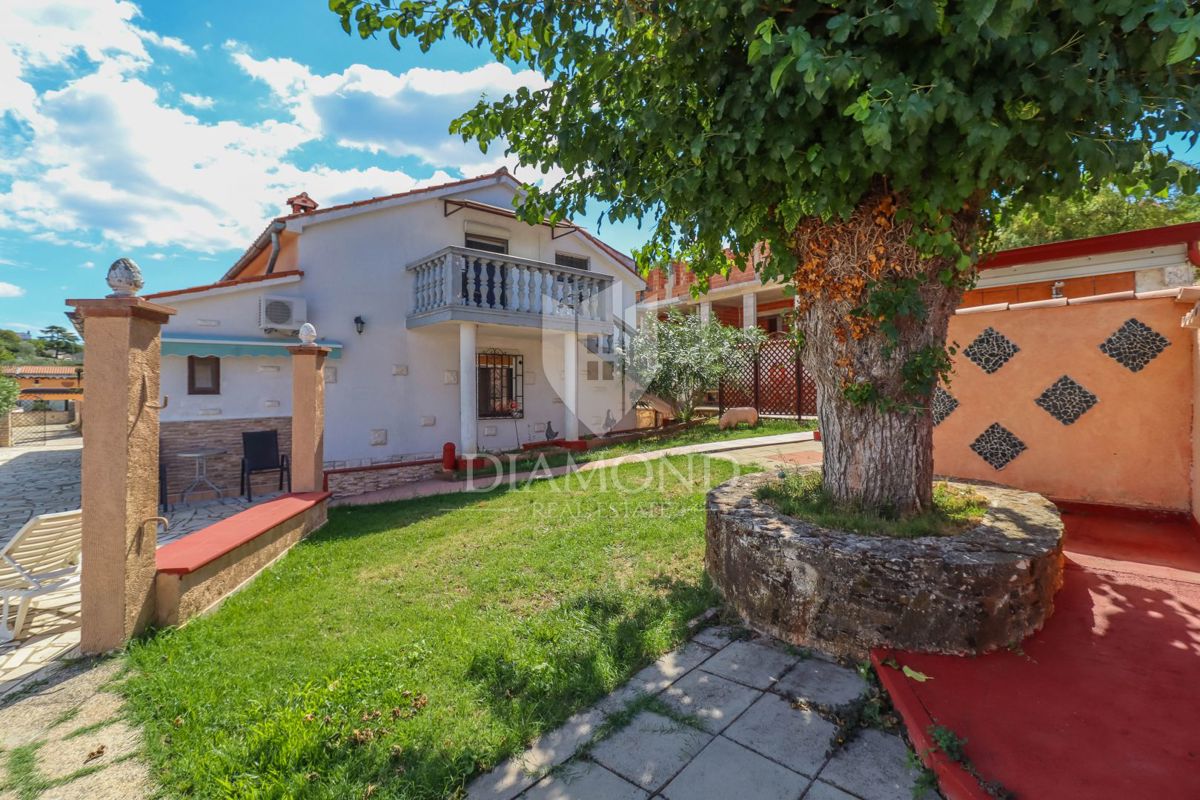 Rovigno, dintorni, casa in un luogo tranquillo con uliveto