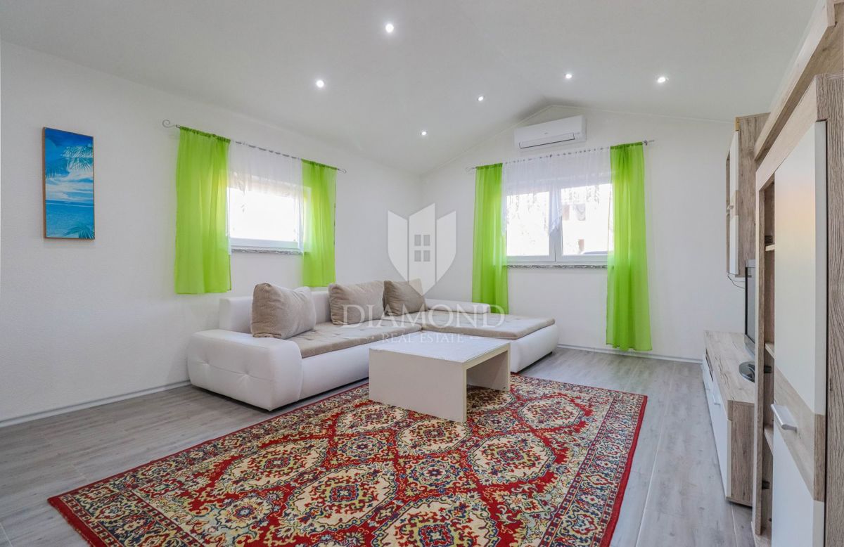 Castel! Bella casa con un ampio giardino!