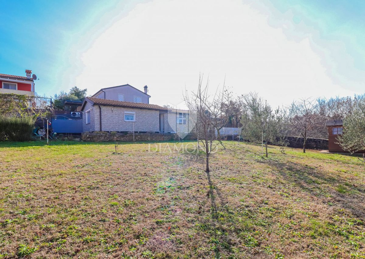 Castel! Bella casa con un ampio giardino!