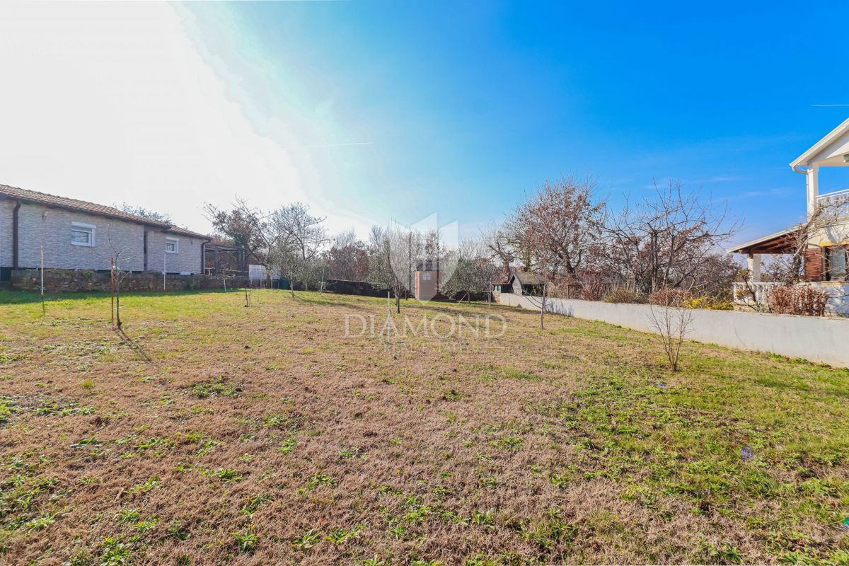 Castel! Bella casa con un ampio giardino!