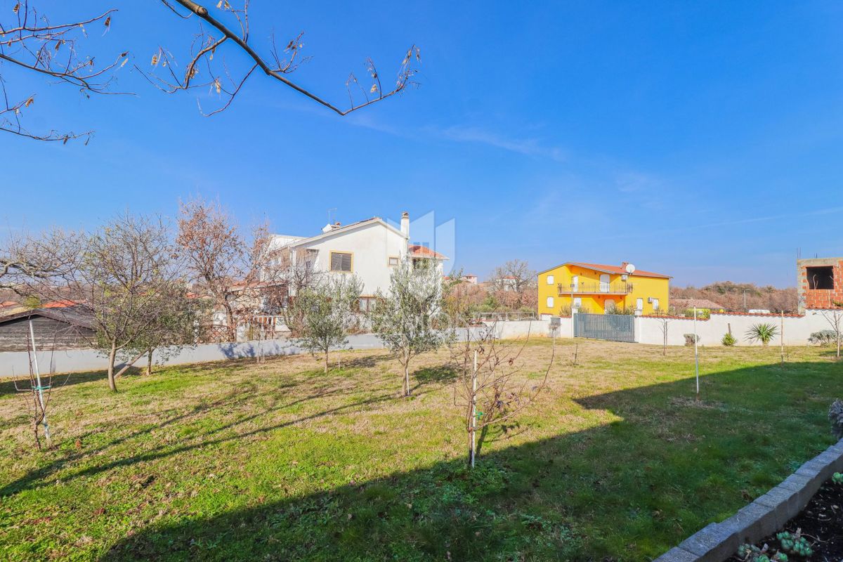 Castel! Bella casa con un ampio giardino!