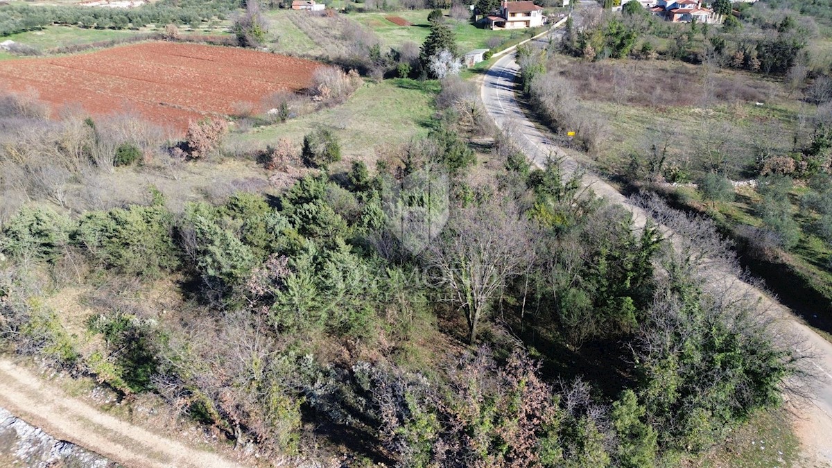 Marčana, bel terreno con vista sul mare 