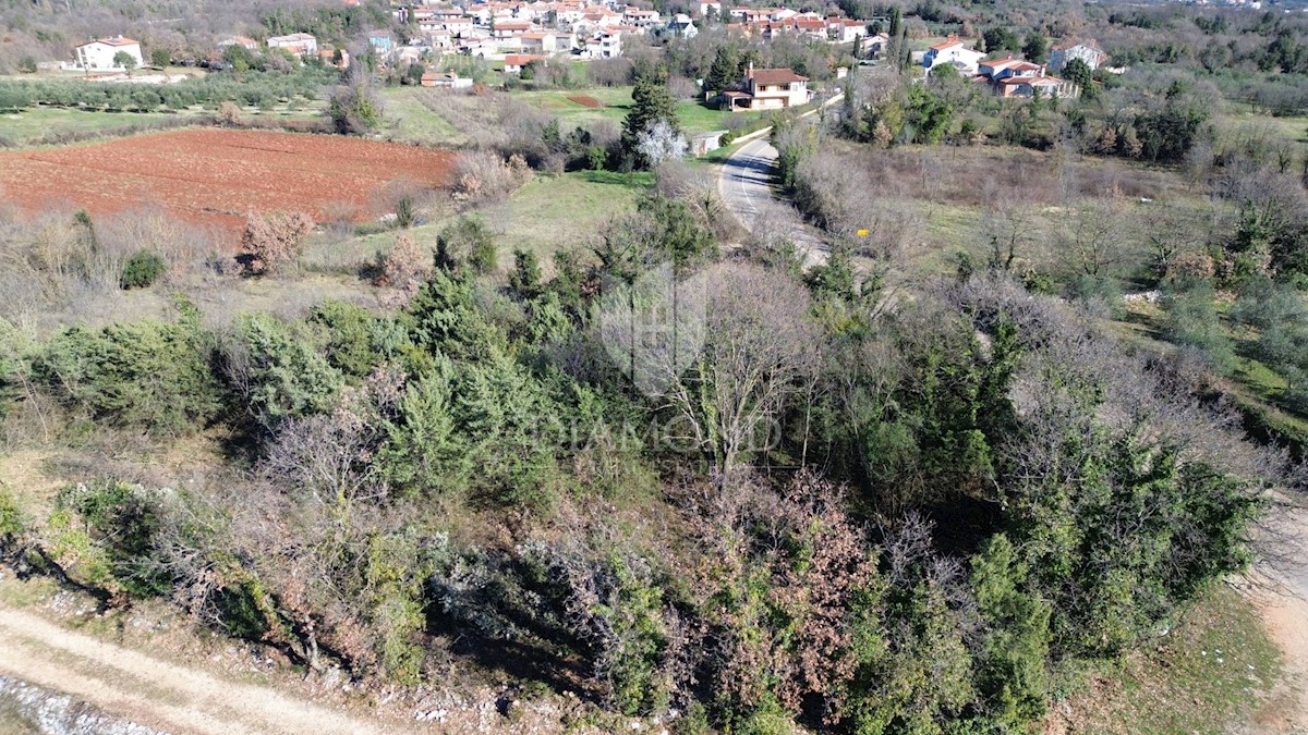 Marčana, bel terreno con vista sul mare 