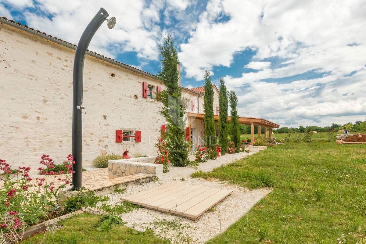Due belle case in pietra vicino a Rovigno