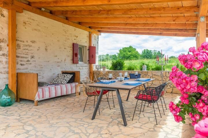 Due belle case in pietra vicino a Rovigno