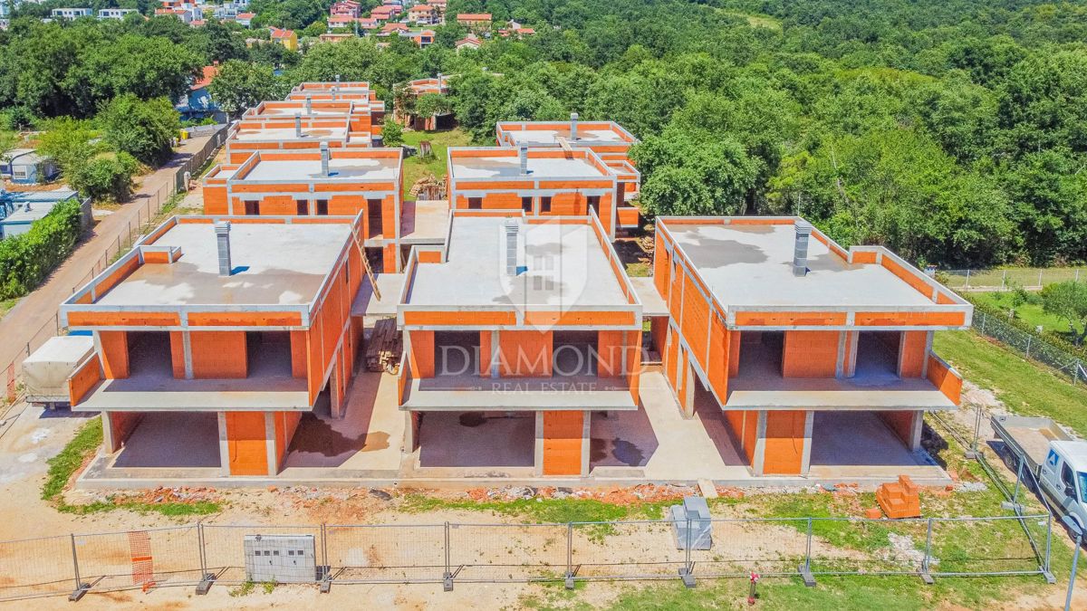 Cittanova, dintorni! Casa moderna in costruzione!