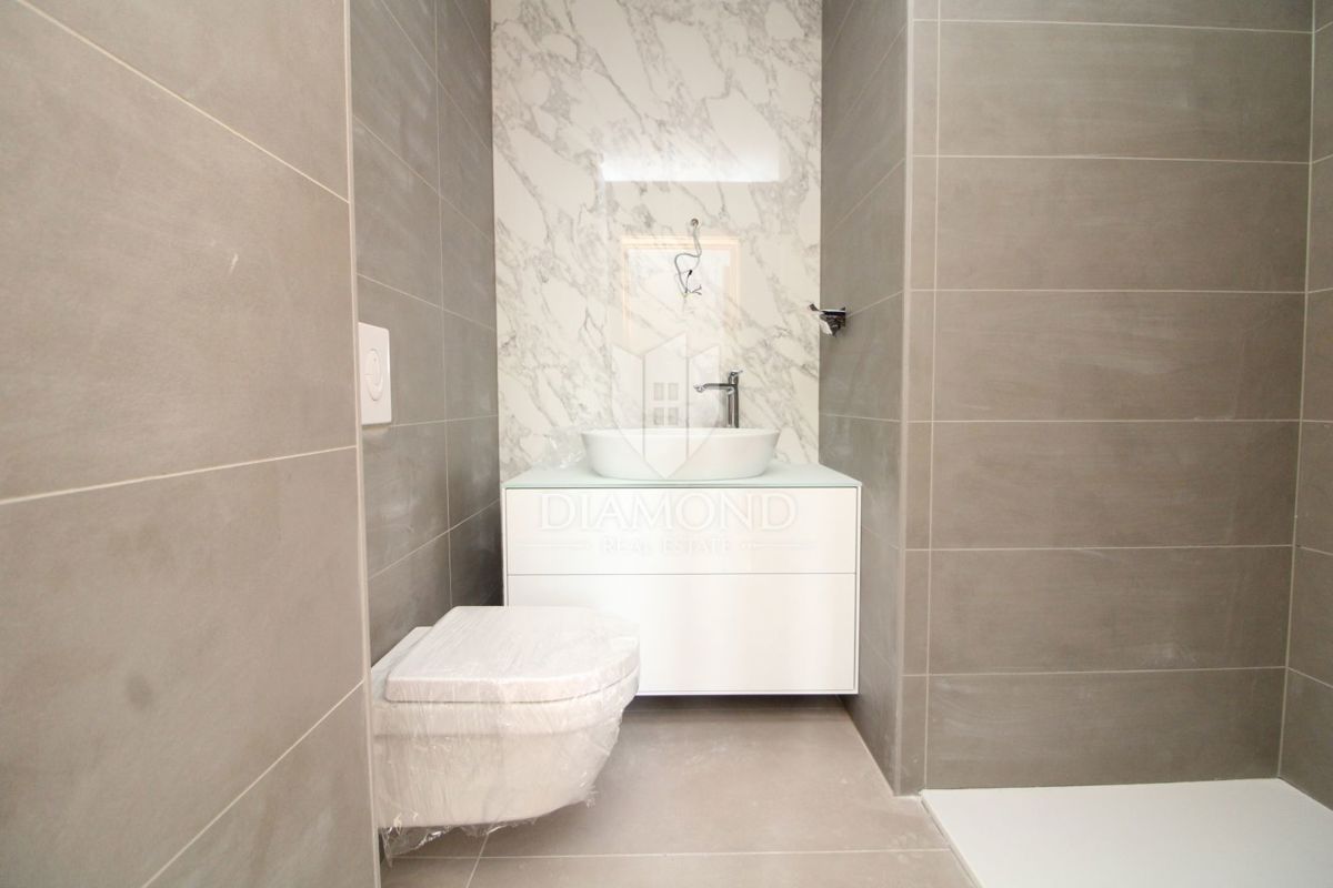 Labin, attico di lusso con vista mare 