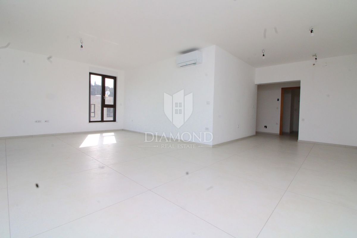 Labin, attico di lusso con vista mare 