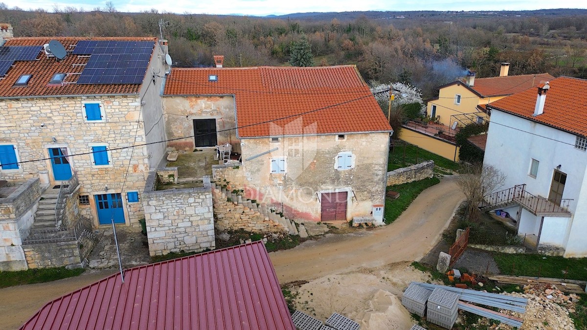 Visignano, casa in pietra ristrutturata in un idilliaco borgo istriano 