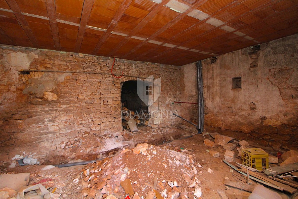 Visignano, casa in pietra ristrutturata in un idilliaco borgo istriano 