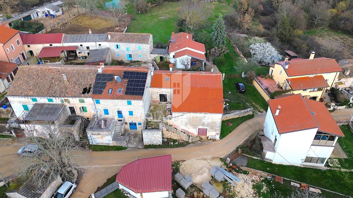 Visignano, casa in pietra ristrutturata in un idilliaco borgo istriano 