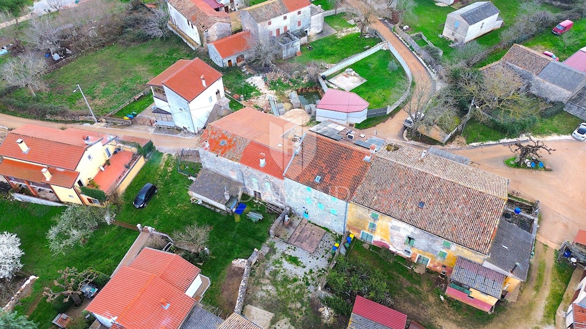 Visignano, casa in pietra ristrutturata in un idilliaco borgo istriano 