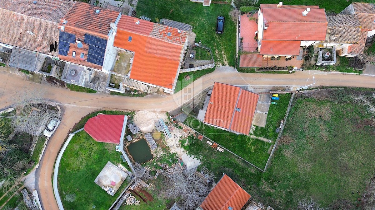 Visignano, casa in pietra ristrutturata in un idilliaco borgo istriano 