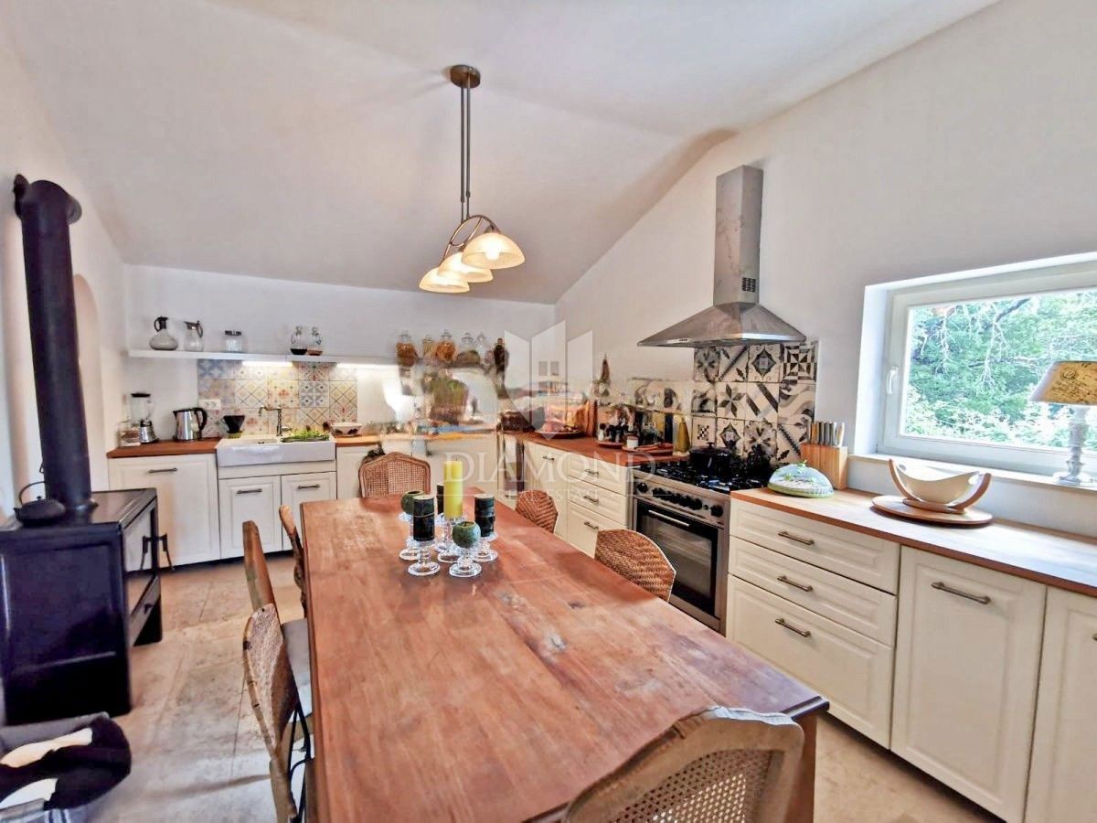 Labin, dintorni, casa in pietra ristrutturata in una posizione tranquilla