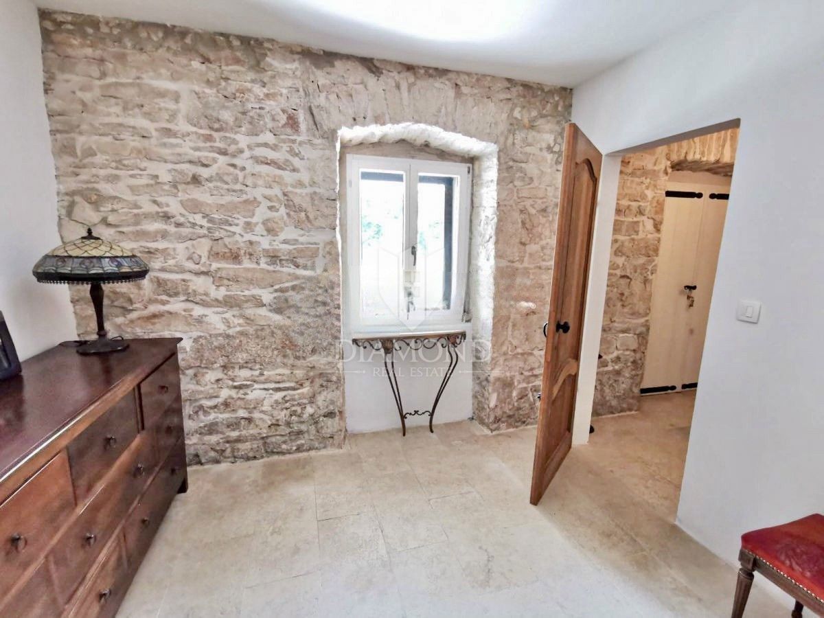 Labin, dintorni, casa in pietra ristrutturata in una posizione tranquilla