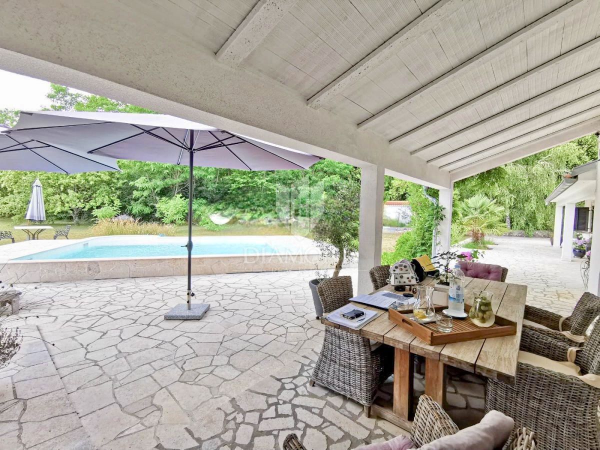 Labin, dintorni, casa in pietra ristrutturata in una posizione tranquilla