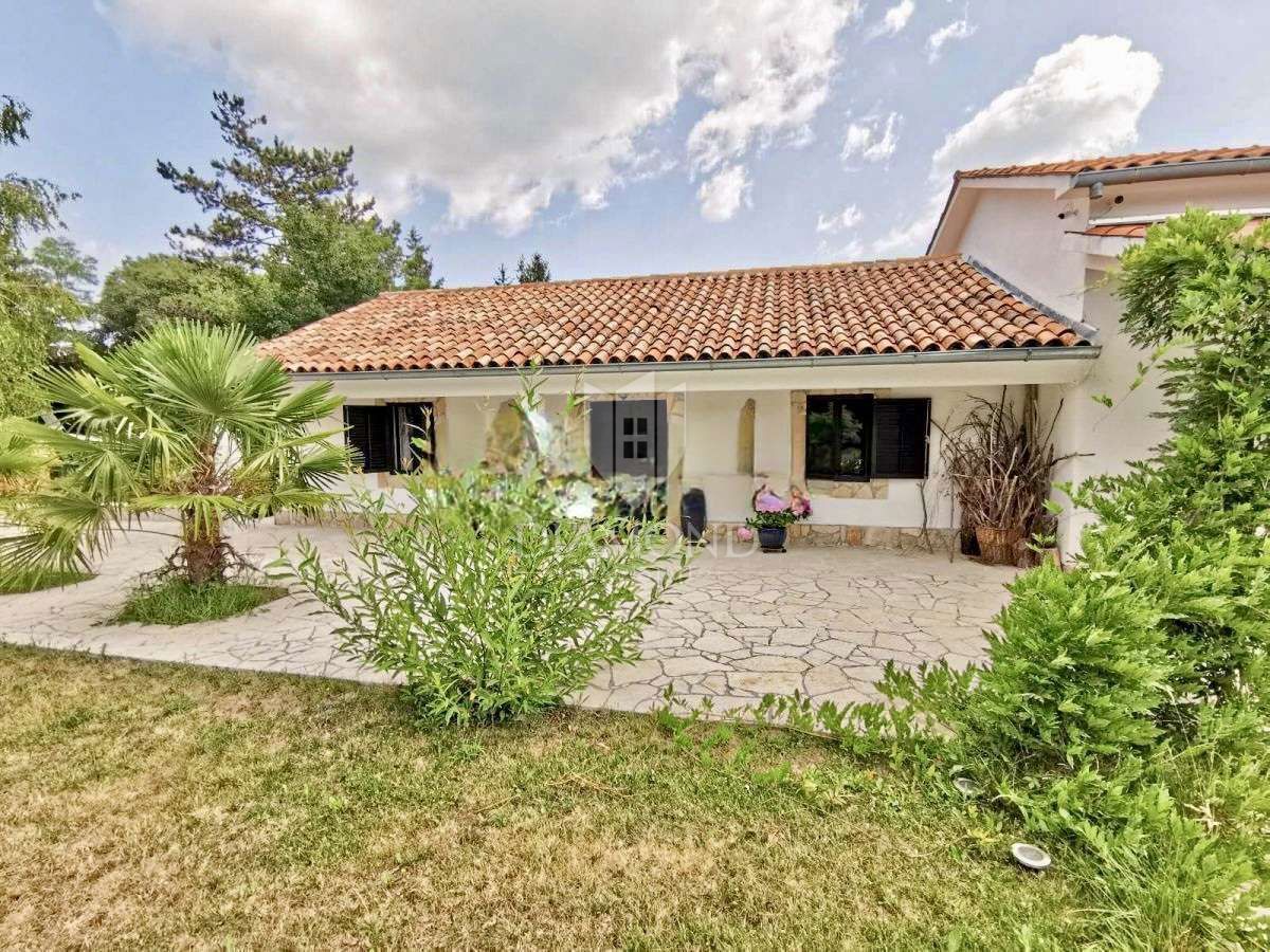 Labin, dintorni, casa in pietra ristrutturata in una posizione tranquilla