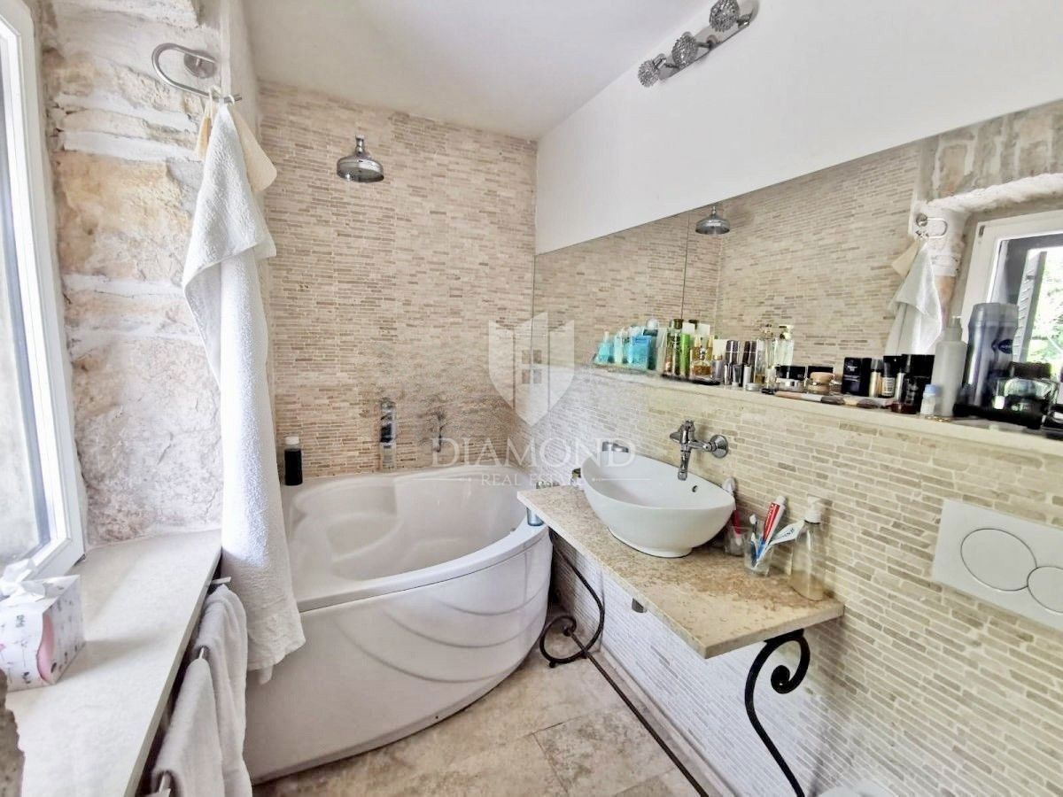 Labin, dintorni, casa in pietra ristrutturata in una posizione tranquilla