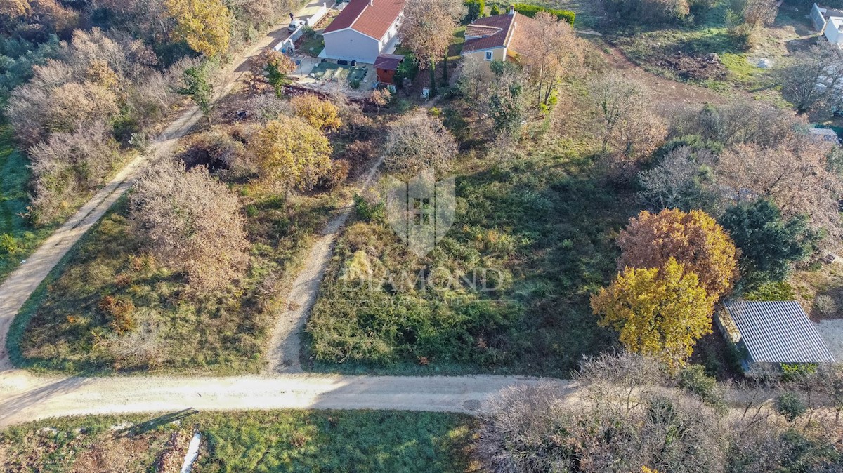 Terreno edificabile con permesso di costruzione valido, vicino a Pola!