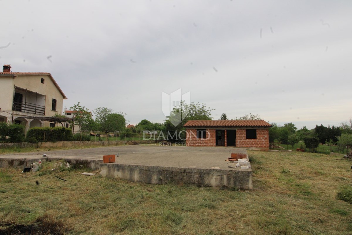 Loborika, terreno edificabile con edificio 