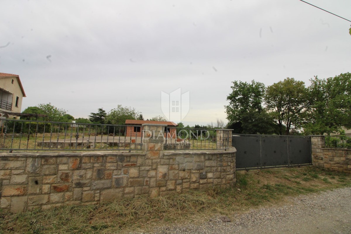 Loborika, terreno edificabile con edificio 