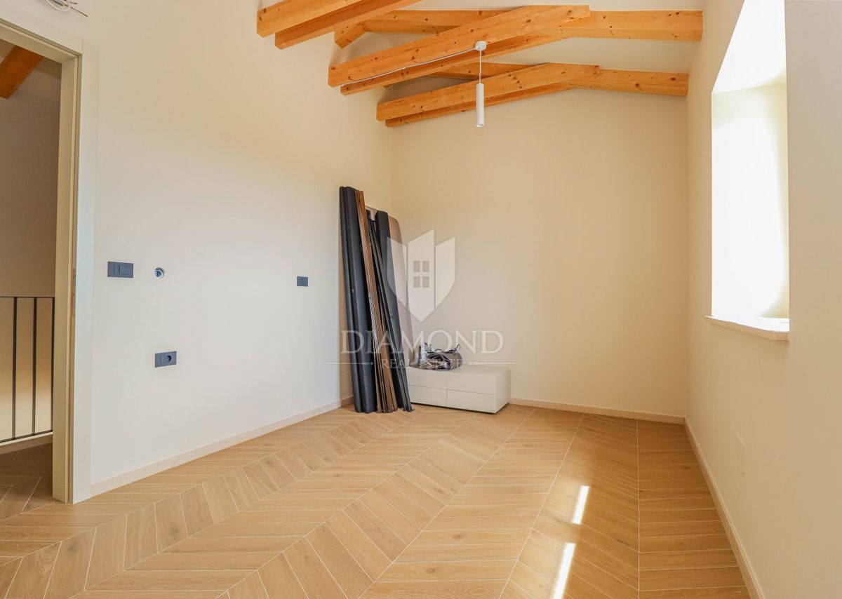 Momiano, dintorni! Una bellissima villa con vista sul mare aperto!