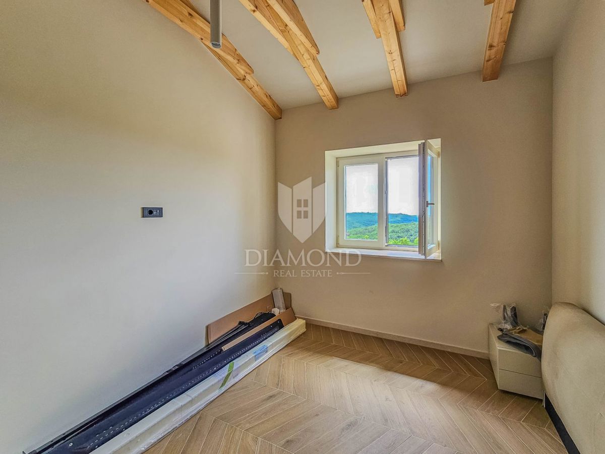 Momiano, dintorni! Una bellissima villa con vista sul mare aperto!