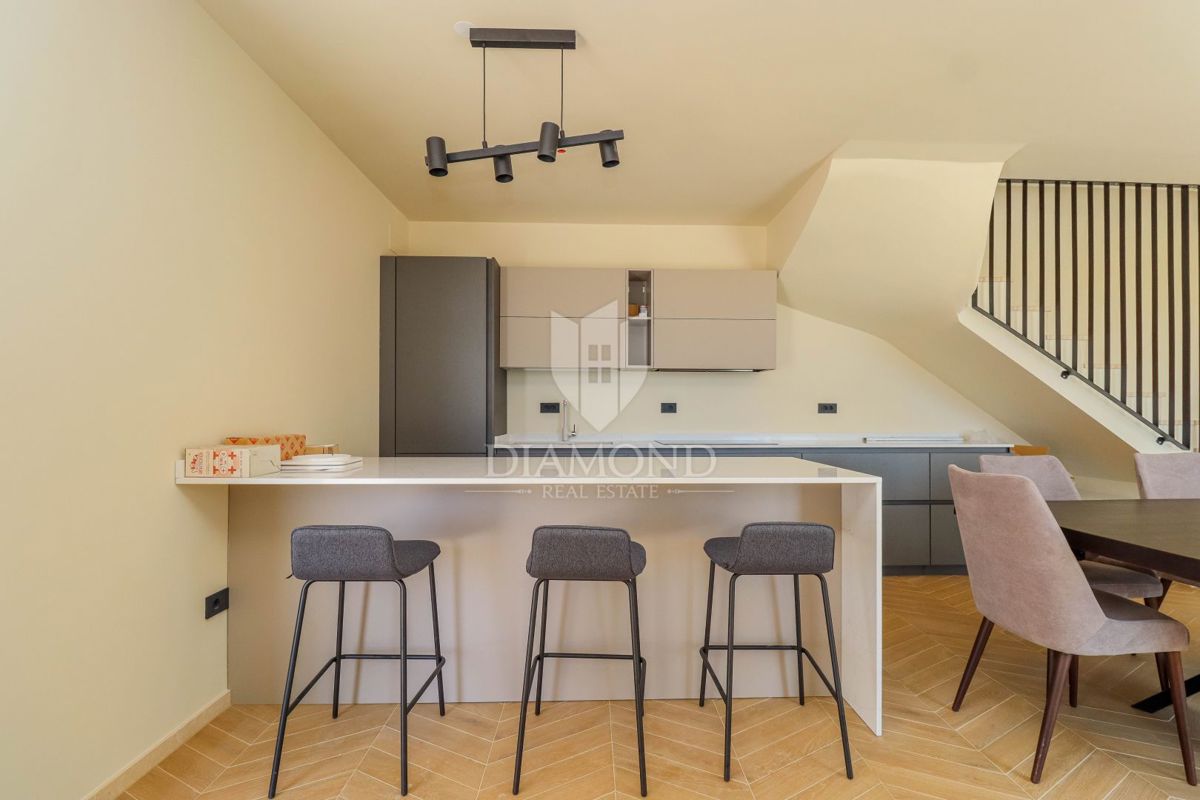 Momiano, dintorni! Una bellissima villa con vista sul mare aperto!