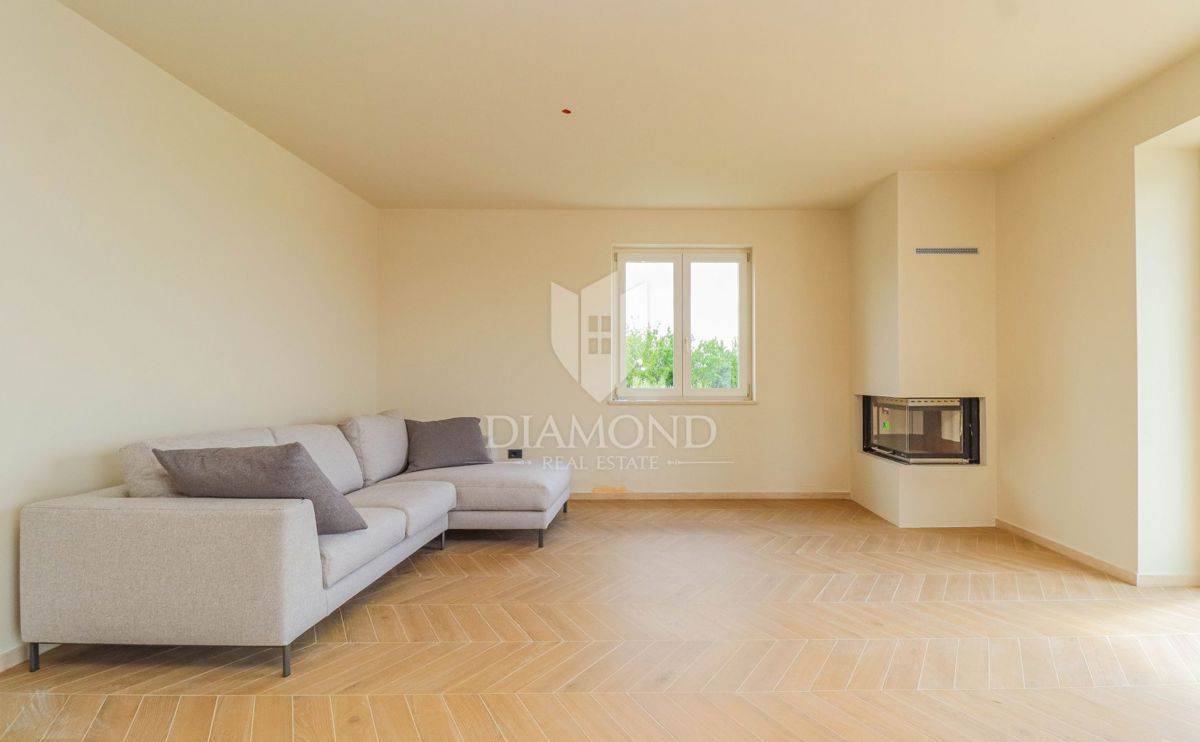 Momiano, dintorni! Una bellissima villa con vista sul mare aperto!