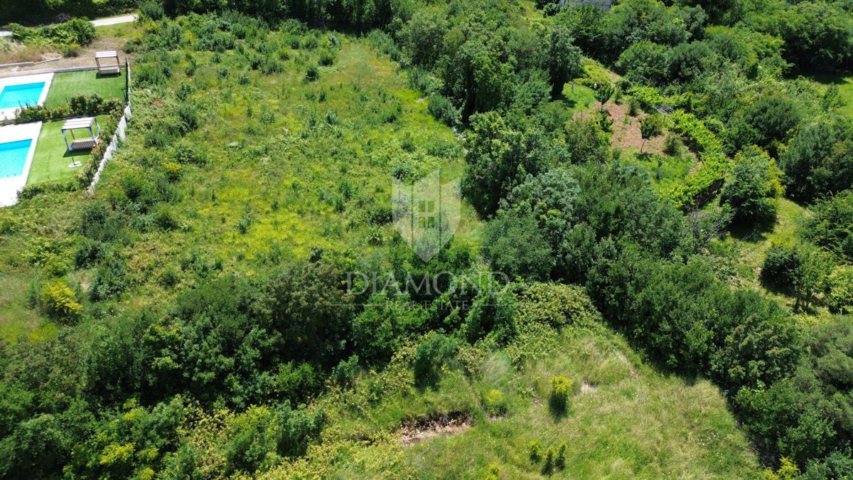 Albona, dintorni, terreno con permesso di costruire