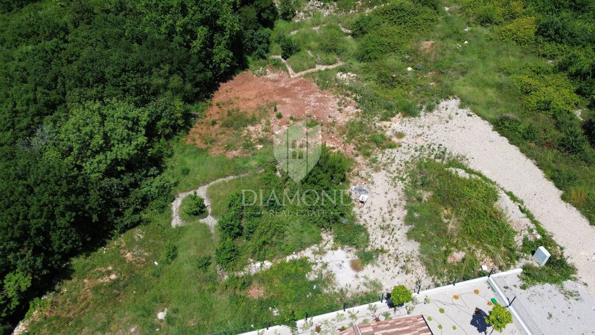 Albona, dintorni, terreno con permesso di costruire