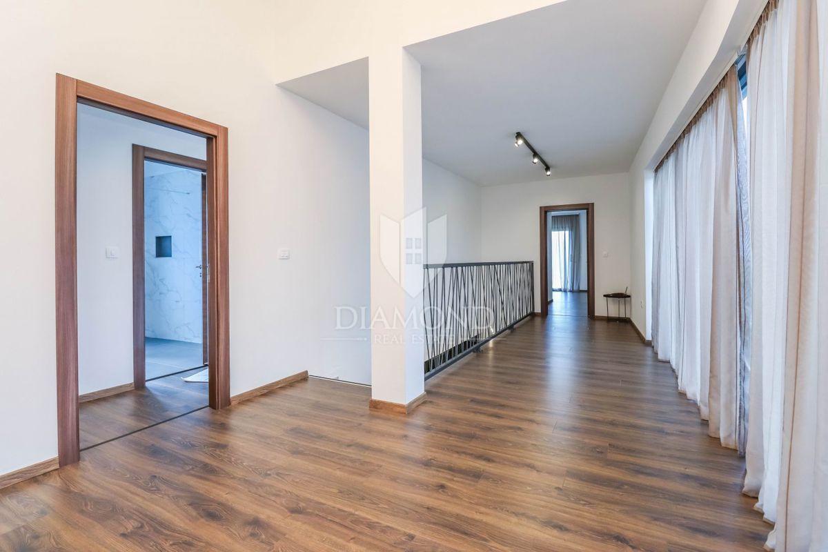 Istria, villa di lusso con piscina, 5 camere da letto