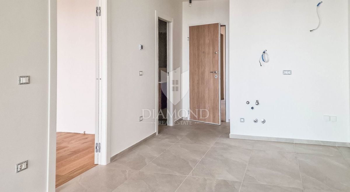 Cittanova, moderno appartamento con ampia terrazza e vista mare!!