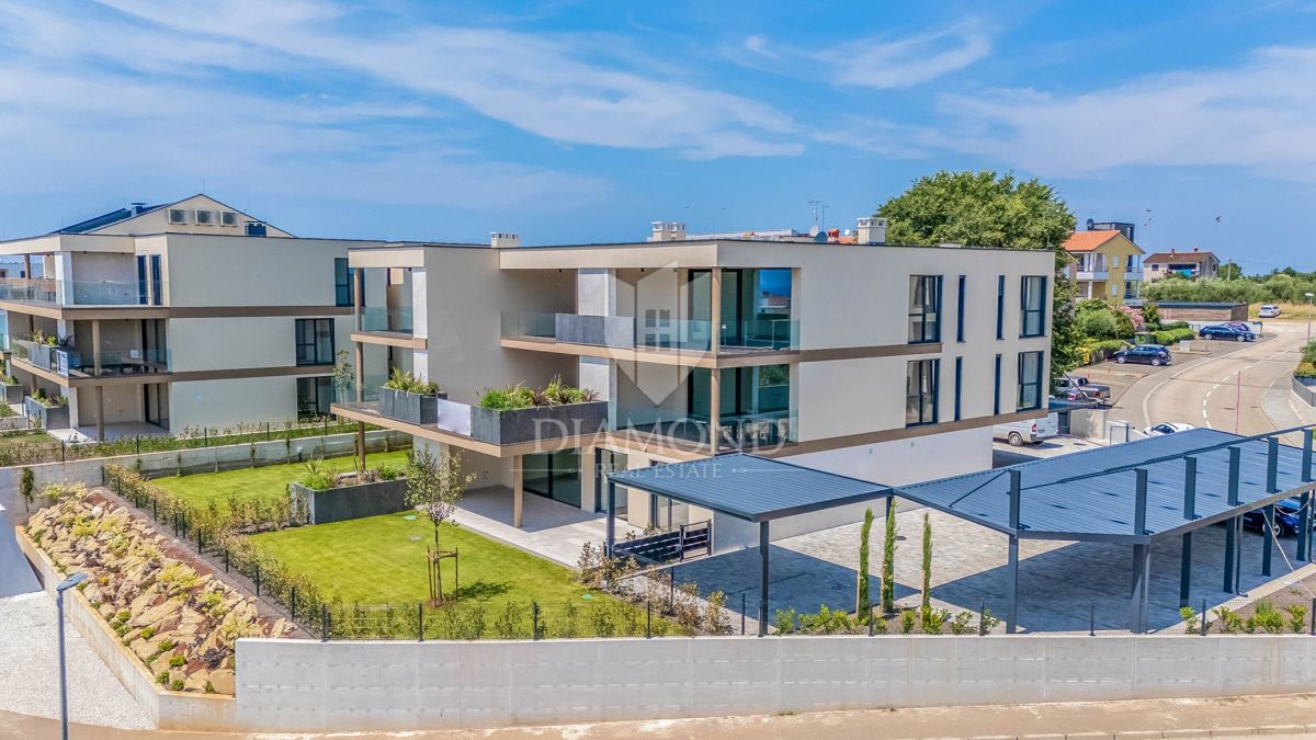 Cittanova, moderno appartamento con ampia terrazza e vista mare!!