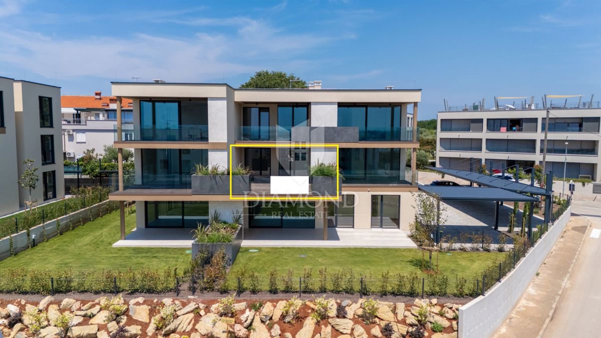 Cittanova, moderno appartamento con ampia terrazza e vista mare!!