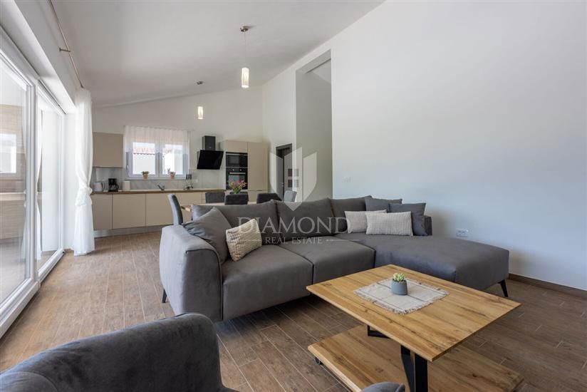 Labin, dintorni, casa moderna ad un piano con piscina