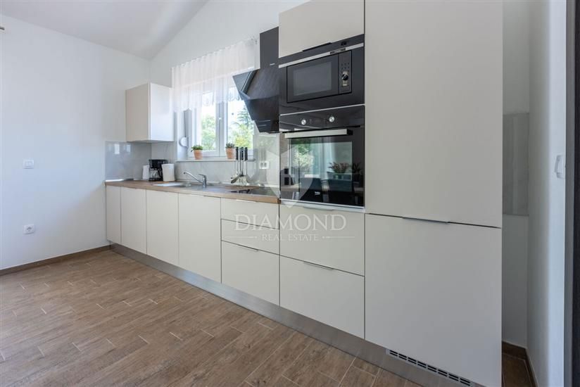 Labin, dintorni, casa moderna ad un piano con piscina