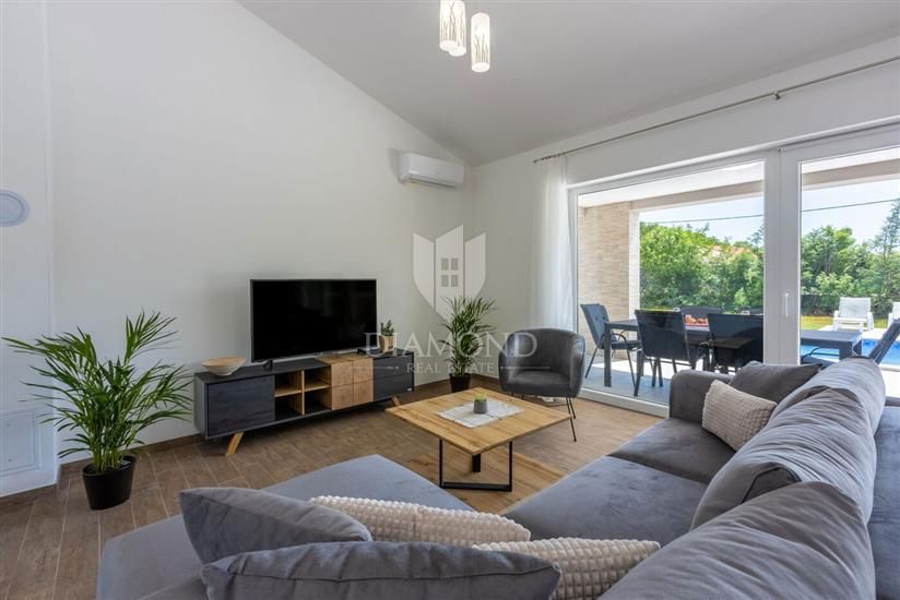 Labin, dintorni, casa moderna ad un piano con piscina