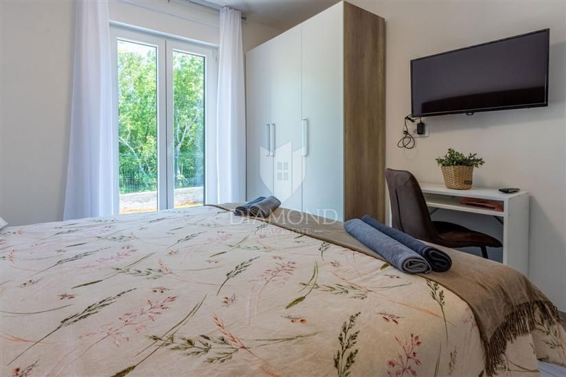 Labin, dintorni, casa moderna ad un piano con piscina