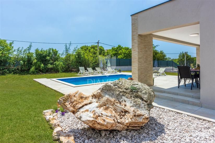 Labin, dintorni, casa moderna ad un piano con piscina