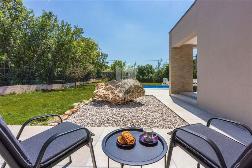 Labin, dintorni, casa moderna ad un piano con piscina